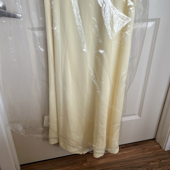 💛 Excellent Condition Marchesa Notte ‘Yellow Fields’ Gown Size 6 RRP $1245 💛 - Picture 6 of 13